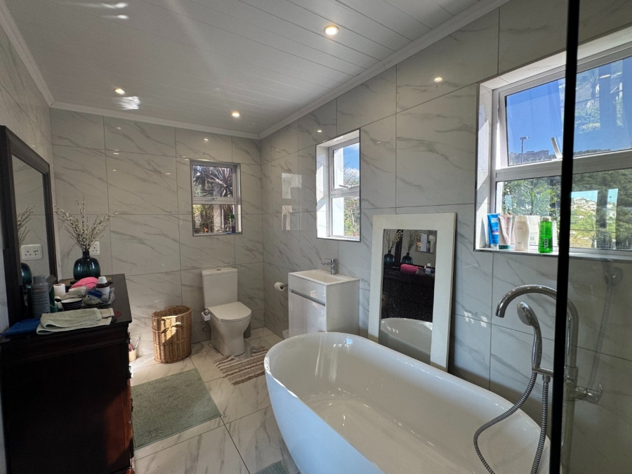 4 Bedroom Property for Sale in Poortjies Western Cape